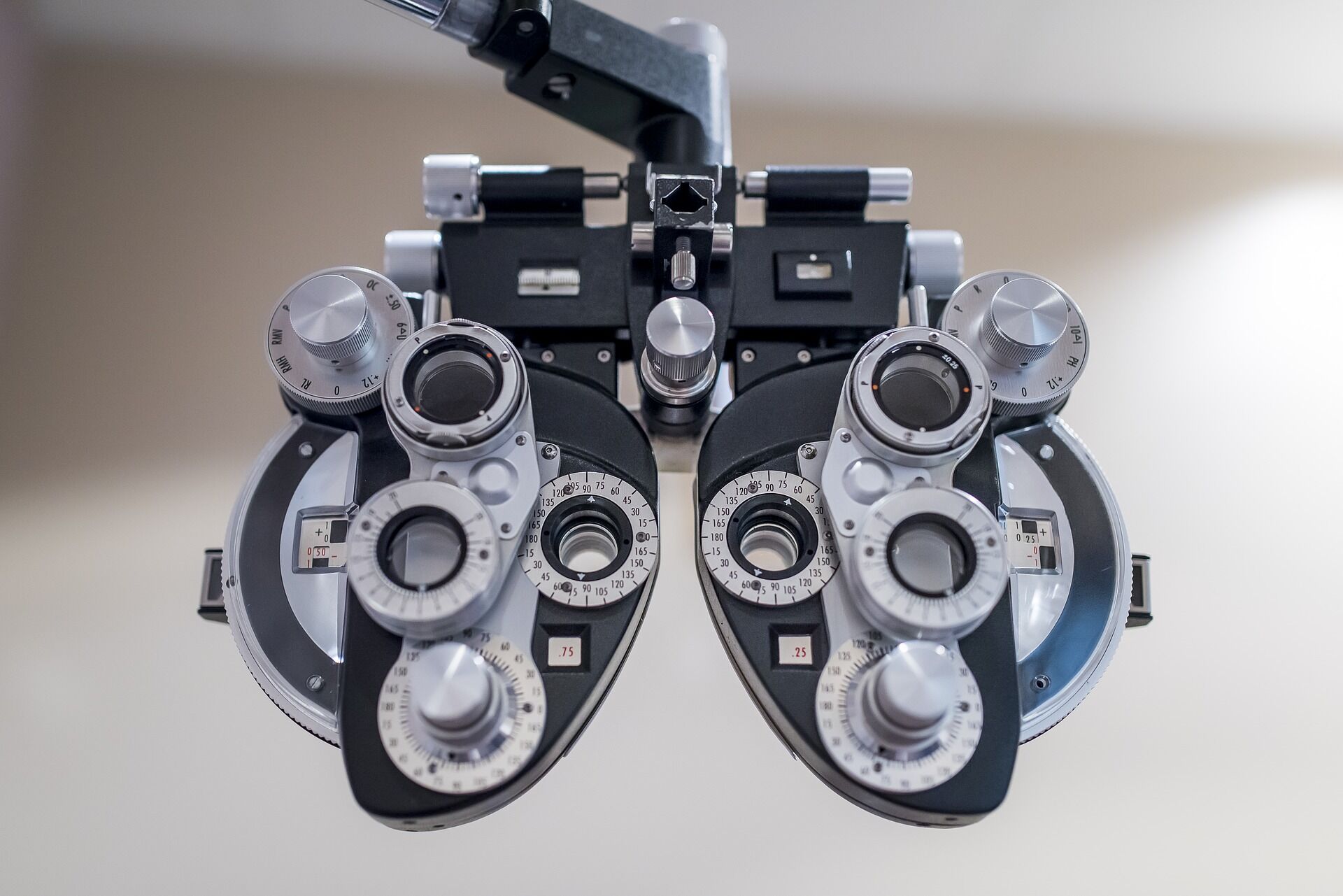 eyes-3613710_1920